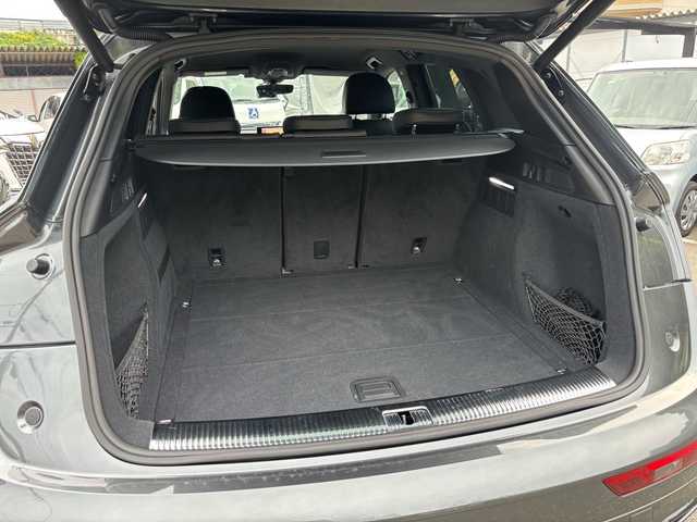 アウディ Ｑ５ 45TFSIクワトロ スポーツ 福岡県 2020(令2)年 1.7万km デイトナグレーパールエフェクト ワンオーナー/純正ナビ/（AM/FM/CD/DVD/SD×2/USB×2/SIMカード/AUX/Bluetooth/ワンセグTV）/クルーズコントロール/横滑り防止/アイドリングストップ/パーキングアシスト/ダウンヒルコントロール/パドルシフト/ハンズフリー/ETC2.0/ドライブレコーダー（前後、SDカード無し）/シートヒーター（運転席/助手席/後部座席）/純正アルミホイール/純正フロアマット/プッシュスタート/オートライト/フォグランプ/電格ミラー/スペアキー×１/保証書/取扱説明書