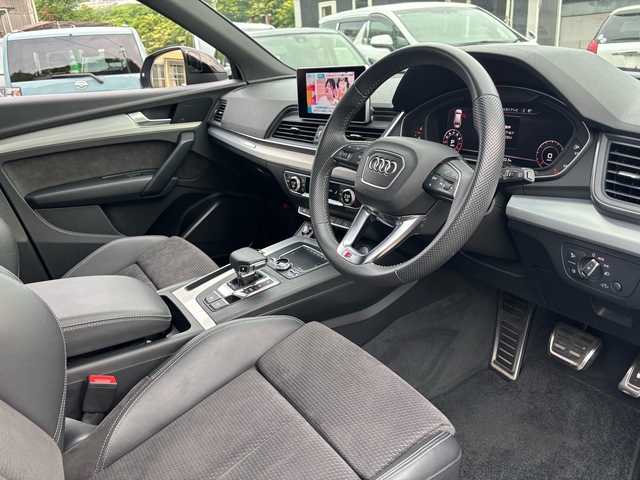 アウディ Ｑ５ 45TFSIクワトロ スポーツ 福岡県 2020(令2)年 1.7万km デイトナグレーパールエフェクト ワンオーナー/純正ナビ/（AM/FM/CD/DVD/SD×2/USB×2/SIMカード/AUX/Bluetooth/ワンセグTV）/クルーズコントロール/横滑り防止/アイドリングストップ/パーキングアシスト/ダウンヒルコントロール/パドルシフト/ハンズフリー/ETC2.0/ドライブレコーダー（前後、SDカード無し）/シートヒーター（運転席/助手席/後部座席）/純正アルミホイール/純正フロアマット/プッシュスタート/オートライト/フォグランプ/電格ミラー/スペアキー×１/保証書/取扱説明書