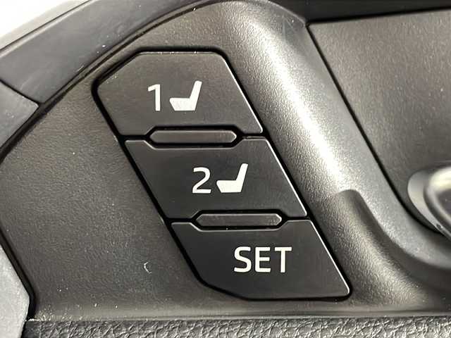 トヨタ ＲＡＶ４ G 福岡県 2020(令2)年 4.8万km ホワイトパールクリスタルシャイン ・純正ナビ/・CD/DVD/・Bluetooth/・フルセグTV/・ラジオ/・Bカメラ/・ビルトインETC/・純正前方ドラレコ/・社外フロアマット/・LEDヘッドライト/・シートヒーター/・ステアリングヒーター