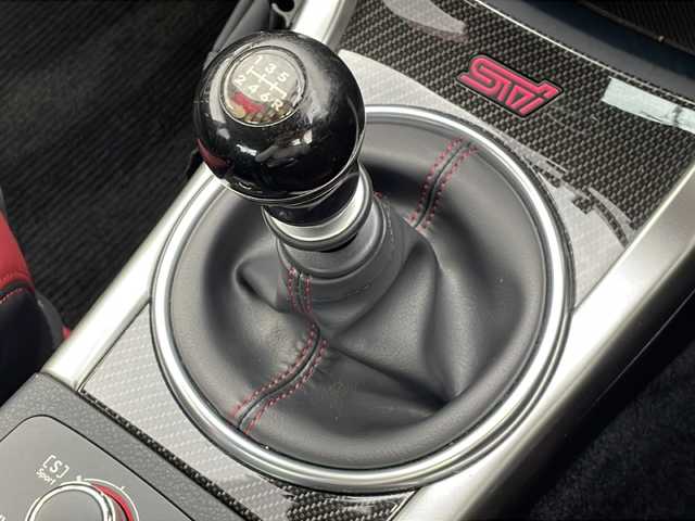スバル ＷＲＸ ＳＴＩ STI 三重県 2016(平28)年 5.1万km クリスタルホワイトP 社外フローティングディスプレイオーディオ/6速MT/STi専用18インチAW/D席RECAROシート/レッドステッチ革巻きステアリング/LEDアクセサリーライナー/合皮スエードコンビシート/電動格納ミラー/禁煙車