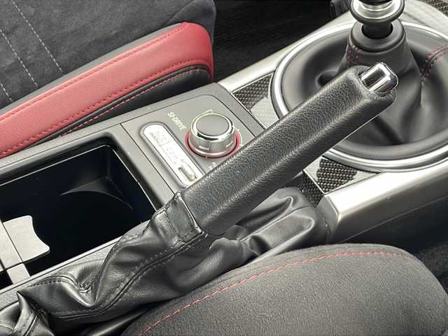 スバル ＷＲＸ ＳＴＩ STI 三重県 2016(平28)年 5.1万km クリスタルホワイトP 社外フローティングディスプレイオーディオ/6速MT/STi専用18インチAW/D席RECAROシート/レッドステッチ革巻きステアリング/LEDアクセサリーライナー/合皮スエードコンビシート/電動格納ミラー/禁煙車