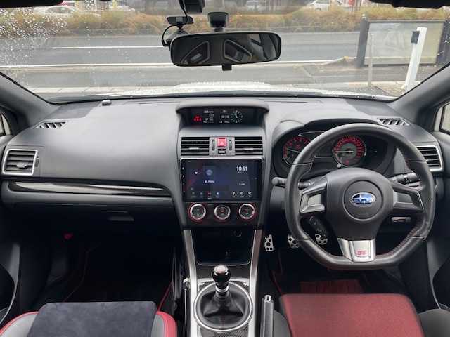 スバル ＷＲＸ ＳＴＩ STI 三重県 2016(平28)年 5.1万km クリスタルホワイトP 社外フローティングディスプレイオーディオ/6速MT/STi専用18インチAW/D席RECAROシート/レッドステッチ革巻きステアリング/LEDアクセサリーライナー/合皮スエードコンビシート/電動格納ミラー