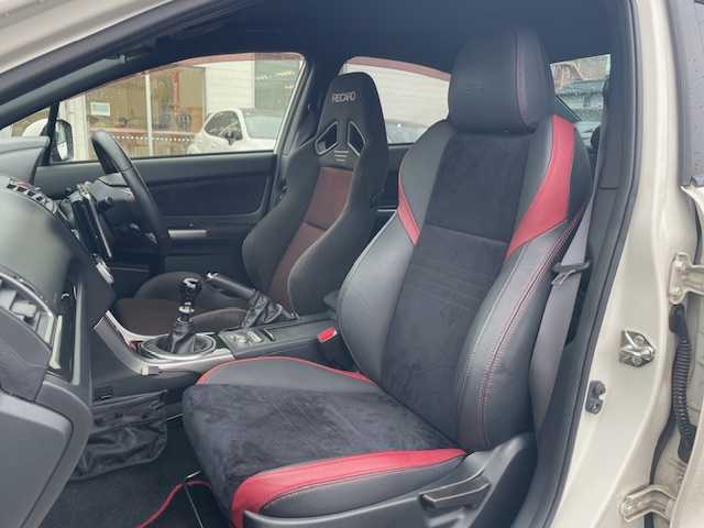 スバル ＷＲＸ ＳＴＩ STI 三重県 2016(平28)年 5.1万km クリスタルホワイトP 社外フローティングディスプレイオーディオ/6速MT/STi専用18インチAW/D席RECAROシート/レッドステッチ革巻きステアリング/LEDアクセサリーライナー/合皮スエードコンビシート/電動格納ミラー