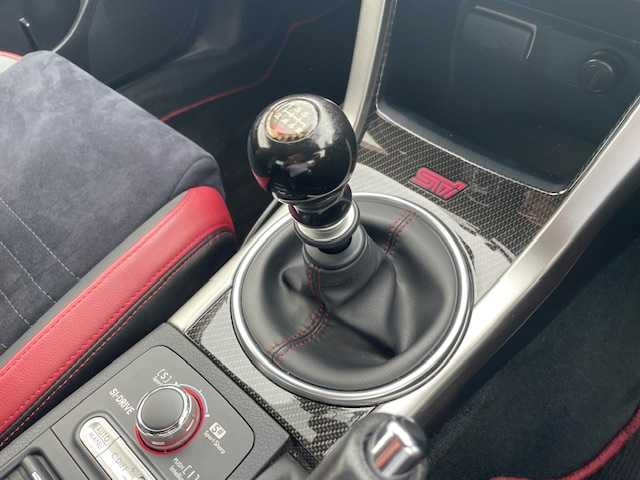 スバル ＷＲＸ ＳＴＩ STI 三重県 2016(平28)年 5.1万km クリスタルホワイトP 社外フローティングディスプレイオーディオ/6速MT/STi専用18インチAW/D席RECAROシート/レッドステッチ革巻きステアリング/LEDアクセサリーライナー/合皮スエードコンビシート/電動格納ミラー