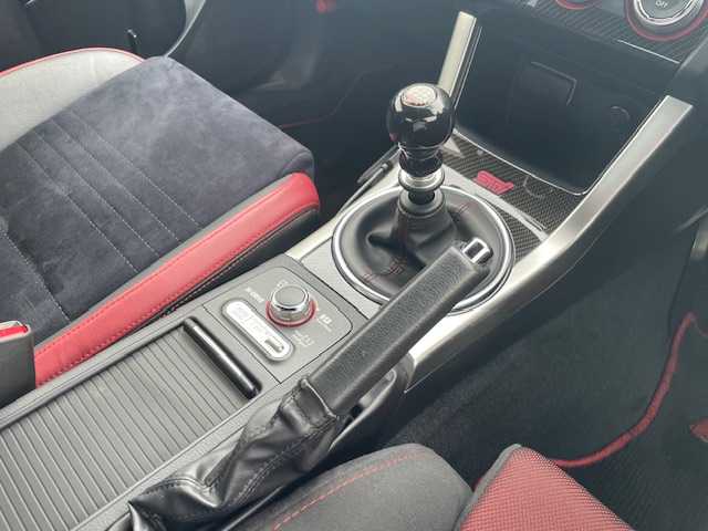 スバル ＷＲＸ ＳＴＩ STI 三重県 2016(平28)年 5.1万km クリスタルホワイトP 社外フローティングディスプレイオーディオ/6速MT/STi専用18インチAW/D席RECAROシート/レッドステッチ革巻きステアリング/LEDアクセサリーライナー/合皮スエードコンビシート/電動格納ミラー