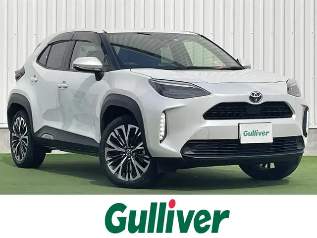 トヨタ ヤリスクロス Z 香川県 2022(令4)年 2.3万km プラチナホワイトパールマイカ 登録時走行距離：22617km/純正9型ディスプレイオーディオ/　BT接続 フルセグTV/バックカメラ/プリクラッシュセーフティシステム/レーンキープアシスト/レーダークルーズコントロール/クリアランスソナー/オートハイビーム/LEDヘッドライト/オートライト/オートホールド機能付き電子パーキングブレーキ/ビルトインETC/ドライブレコーダー/レーダー探知機/ハーフレザーシート/シートヒーター/革巻きステアリング/ステアリングヒーター/プッシュスタート/スマートキー/スペアキー