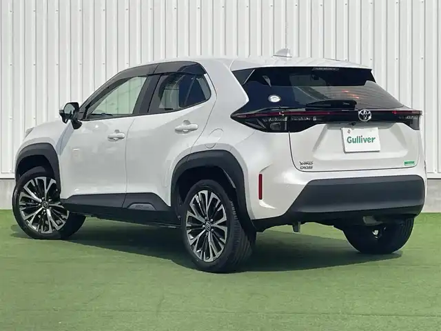 トヨタ ヤリスクロス Z 香川県 2022(令4)年 2.3万km プラチナホワイトパールマイカ 登録時走行距離：22617km/純正9型ディスプレイオーディオ/　BT接続 フルセグTV/バックカメラ/プリクラッシュセーフティシステム/レーンキープアシスト/レーダークルーズコントロール/クリアランスソナー/オートハイビーム/LEDヘッドライト/オートライト/オートホールド機能付き電子パーキングブレーキ/ビルトインETC/ドライブレコーダー/レーダー探知機/ハーフレザーシート/シートヒーター/革巻きステアリング/ステアリングヒーター/プッシュスタート/スマートキー/スペアキー