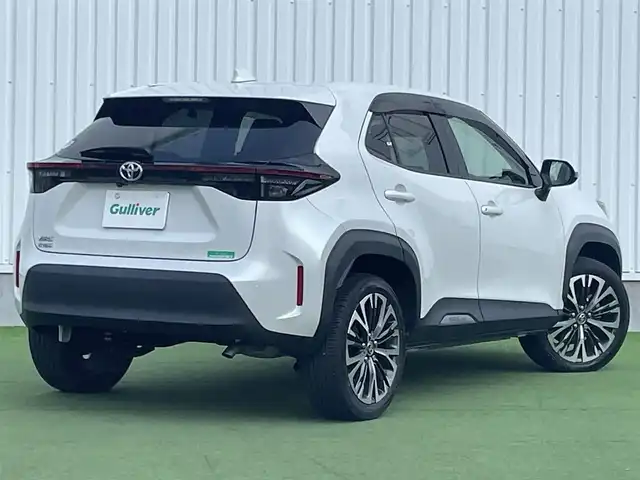 トヨタ ヤリスクロス Z 香川県 2022(令4)年 2.3万km プラチナホワイトパールマイカ 登録時走行距離：22617km/純正9型ディスプレイオーディオ/　BT接続 フルセグTV/バックカメラ/プリクラッシュセーフティシステム/レーンキープアシスト/レーダークルーズコントロール/クリアランスソナー/オートハイビーム/LEDヘッドライト/オートライト/オートホールド機能付き電子パーキングブレーキ/ビルトインETC/ドライブレコーダー/レーダー探知機/ハーフレザーシート/シートヒーター/革巻きステアリング/ステアリングヒーター/プッシュスタート/スマートキー/スペアキー