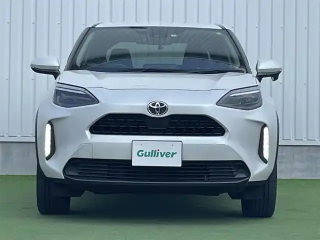 トヨタ ヤリスクロス Z 香川県 2022(令4)年 2.3万km プラチナホワイトパールマイカ 登録時走行距離：22617km/純正9型ディスプレイオーディオ/　BT接続 フルセグTV/バックカメラ/プリクラッシュセーフティシステム/レーンキープアシスト/レーダークルーズコントロール/クリアランスソナー/オートハイビーム/LEDヘッドライト/オートライト/オートホールド機能付き電子パーキングブレーキ/ビルトインETC/ドライブレコーダー/レーダー探知機/ハーフレザーシート/シートヒーター/革巻きステアリング/ステアリングヒーター/プッシュスタート/スマートキー/スペアキー