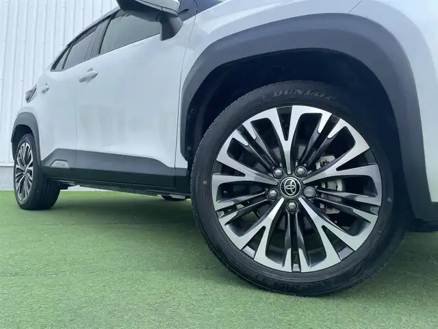 トヨタ ヤリスクロス Z 香川県 2022(令4)年 2.3万km プラチナホワイトパールマイカ 登録時走行距離：22617km/純正9型ディスプレイオーディオ/　BT接続 フルセグTV/バックカメラ/プリクラッシュセーフティシステム/レーンキープアシスト/レーダークルーズコントロール/クリアランスソナー/オートハイビーム/LEDヘッドライト/オートライト/オートホールド機能付き電子パーキングブレーキ/ビルトインETC/ドライブレコーダー/レーダー探知機/ハーフレザーシート/シートヒーター/革巻きステアリング/ステアリングヒーター/プッシュスタート/スマートキー/スペアキー