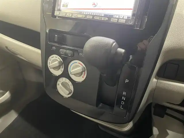 日産 デイズ S 道央・札幌 2017(平29)年 1.9万km クールシルバー ワンオーナー/4WD/衝突軽減ブレーキ/横滑り防止/アイドリングストップ/ヘッドライトレベライザー/シートヒーター/前後ドラレコ/社外HDDナビ/CD/MS/AUX/AM/FM/純正フロアマット/純正ドアバイザー/スペアキー/保証書/取扱説明書/スタッドレスセット積込み/　（155/65/14 2017年製5mm）