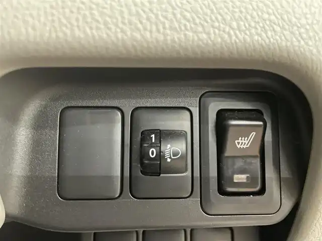 日産 デイズ S 道央・札幌 2017(平29)年 1.9万km クールシルバー ワンオーナー/4WD/衝突軽減ブレーキ/横滑り防止/アイドリングストップ/ヘッドライトレベライザー/シートヒーター/前後ドラレコ/社外HDDナビ/CD/MS/AUX/AM/FM/純正フロアマット/純正ドアバイザー/スペアキー/保証書/取扱説明書/スタッドレスセット積込み/　（155/65/14 2017年製5mm）