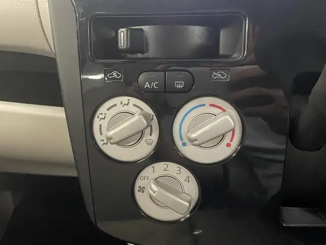 日産 デイズ S 道央・札幌 2017(平29)年 1.9万km クールシルバー ワンオーナー/4WD/衝突軽減ブレーキ/横滑り防止/アイドリングストップ/ヘッドライトレベライザー/シートヒーター/前後ドラレコ/社外HDDナビ/CD/MS/AUX/AM/FM/純正フロアマット/純正ドアバイザー/スペアキー/保証書/取扱説明書/スタッドレスセット積込み/　（155/65/14 2017年製5mm）