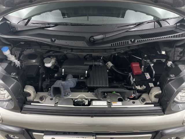 スズキ スペーシア ギア HYBRID XZ 愛知県 2023(令5)年 2万km スチールシルバーM 純正9インチメモリーナビ/・全方位モニター/・フルセグTV/・Bluetooth/・DVD再生/フロントドライブレコーダー/ビルトインETC/両側パワースライドドア/4本スポーク14インチ純正アルミ/革巻きステアリング/ステアリングスイッチ/リアヒーターダクト/前席シートヒーター/右リアパーソナルテーブル/リアドアロールサンシェード/スマートキー/USB充電ソケット