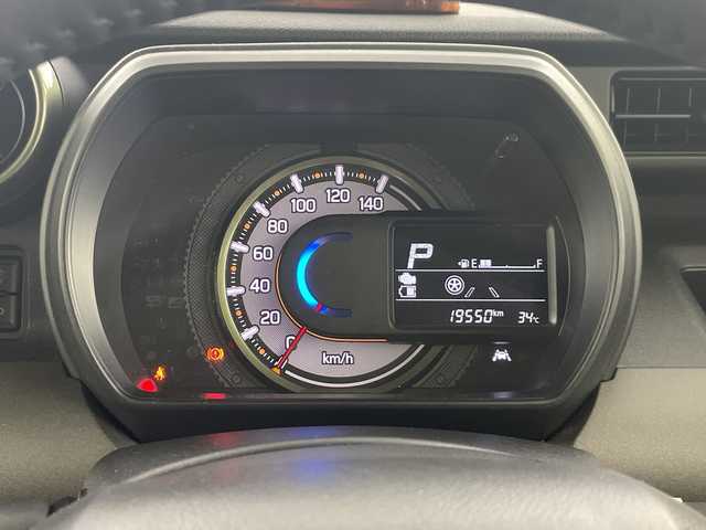 スズキ スペーシア ギア HYBRID XZ 愛知県 2023(令5)年 2万km スチールシルバーM 純正9インチメモリーナビ/・全方位モニター/・フルセグTV/・Bluetooth/・DVD再生/フロントドライブレコーダー/ビルトインETC/両側パワースライドドア/4本スポーク14インチ純正アルミ/革巻きステアリング/ステアリングスイッチ/リアヒーターダクト/前席シートヒーター/右リアパーソナルテーブル/リアドアロールサンシェード/スマートキー/USB充電ソケット