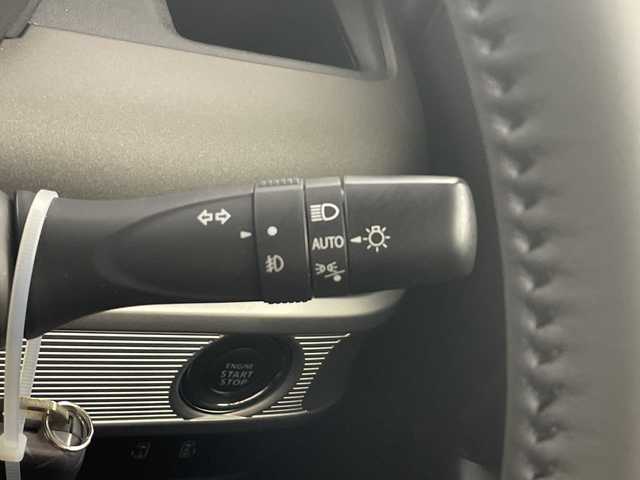 スズキ スペーシア ギア HYBRID XZ 愛知県 2023(令5)年 2万km スチールシルバーM 純正9インチメモリーナビ/・全方位モニター/・フルセグTV/・Bluetooth/・DVD再生/フロントドライブレコーダー/ビルトインETC/両側パワースライドドア/4本スポーク14インチ純正アルミ/革巻きステアリング/ステアリングスイッチ/リアヒーターダクト/前席シートヒーター/右リアパーソナルテーブル/リアドアロールサンシェード/スマートキー/USB充電ソケット