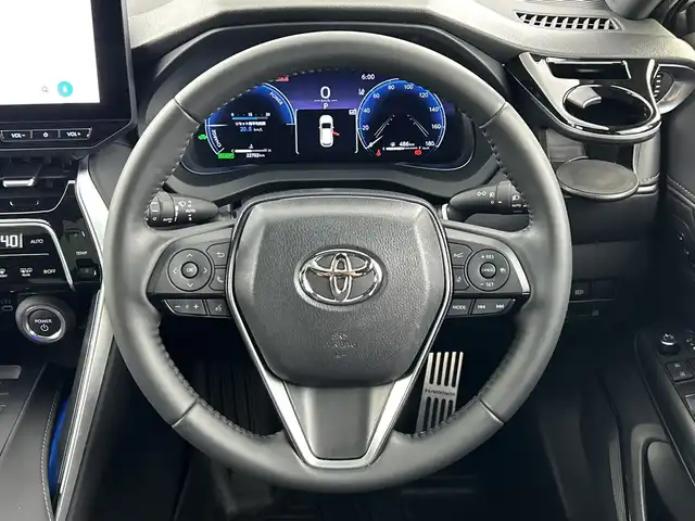 トヨタ ハリアー ハイブリッド Z レザーパッケージ 愛知県 2024(令6)年 2.3万km プラチナホワイトパールマイカ 禁煙車/純正12.3インチナビ/（AM/FM/USB/フルセグTV/Bluetooth）/全方位カメラ/JBLサウンド/モデリスタフルエアロ/調光パノラマルーフ/トヨタセーフティセンス/・プリクラッシュセーフティ/・レーダークルーズコントロール/・レーンディパーチャーアラート/・レーントレーシングアシスト/・オートマチックハイビーム/・ロードサインアシスト/・前後パーキングサポートブレーキ/・ブラインドスポットモニター/ヘッドアップディスプレイ/ETC2.0/デジタルインナーミラー/レザーシート/シートヒーター/シートベンチレーション/パワーシート/メモリシート/ステアリングヒーター/パワーバックドア/純正19インチアルミホイール/スマートキー/スペアキー有/プッシュスタート/LEDヘッドライト/フロントフォグランプ/オートライト/純正フロアマット/横滑り防止装置/電子パーキングブレーキ/オートホールド