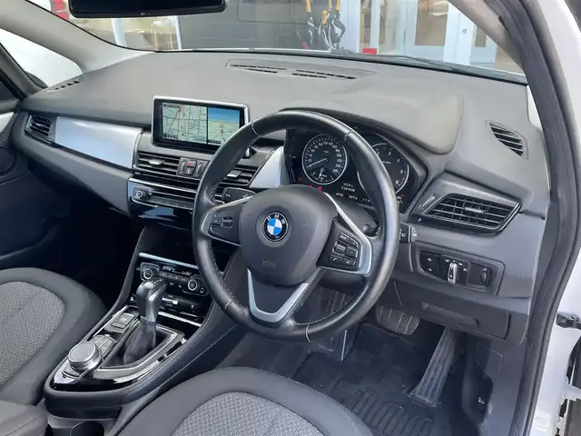 ＢＭＷ ２１８ｄ アクティブツアラー 埼玉県 2017(平29)年 5万km 白 純正HDDナビ/(Biuetooth/USB/CD/DVD/AUX)/バックカメラ/インテリジェントセーフティー/シートヒーター/コンフォートアクセス/社外17インチアルミホイール/電動リアゲート/レーンキープ/コーナーセンサー/パークアシスト/ミラーETC/LEDヘッドライト