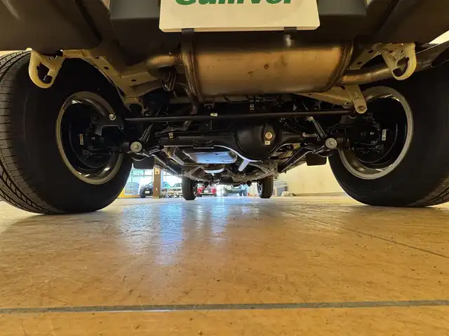 スズキ ジムニー ノマド FC 群馬県 2025(令7)年 0.1千km ベージュ 安全装備/・衝突軽減ブレーキ/・クルーズコントロール/・リアコーナーセンサー/・オートライト/・オートハイビーム/・LEDヘッドライト/・フォグランプ/・前席シートヒーター/・ダウンヒルアシスト/・4WD/・純正フロアマット/・純正ドアバイザー/・プッシュスタート/・スマートキー