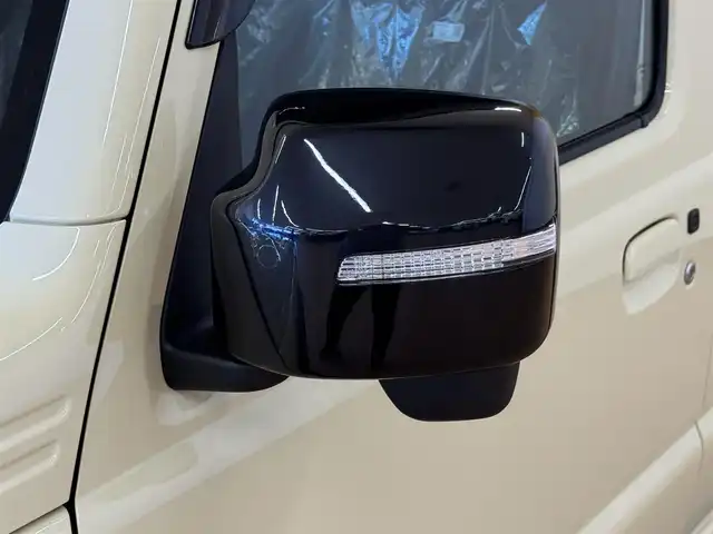 スズキ ジムニー ノマド FC 群馬県 2025(令7)年 0.1千km ベージュ 安全装備/・衝突軽減ブレーキ/・クルーズコントロール/・リアコーナーセンサー/・オートライト/・オートハイビーム/・LEDヘッドライト/・フォグランプ/・前席シートヒーター/・ダウンヒルアシスト/・4WD/・純正フロアマット/・純正ドアバイザー/・プッシュスタート/・スマートキー