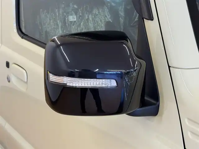 スズキ ジムニー ノマド FC 群馬県 2025(令7)年 0.1千km ベージュ 安全装備/・衝突軽減ブレーキ/・クルーズコントロール/・リアコーナーセンサー/・オートライト/・オートハイビーム/・LEDヘッドライト/・フォグランプ/・前席シートヒーター/・ダウンヒルアシスト/・4WD/・純正フロアマット/・純正ドアバイザー/・プッシュスタート/・スマートキー