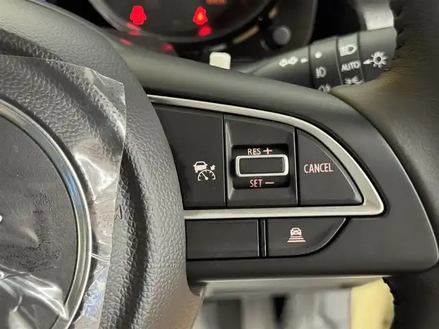 スズキ ジムニー ノマド FC 群馬県 2025(令7)年 0.1千km ベージュ 安全装備/・衝突軽減ブレーキ/・クルーズコントロール/・リアコーナーセンサー/・オートライト/・オートハイビーム/・LEDヘッドライト/・フォグランプ/・前席シートヒーター/・ダウンヒルアシスト/・4WD/・純正フロアマット/・純正ドアバイザー/・プッシュスタート/・スマートキー