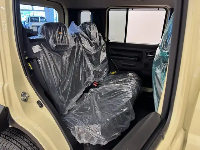 スズキ ジムニー ノマド FC 群馬県 2025(令7)年 0.1千km ベージュ 安全装備/・衝突軽減ブレーキ/・クルーズコントロール/・リアコーナーセンサー/・オートライト/・オートハイビーム/・LEDヘッドライト/・フォグランプ/・前席シートヒーター/・ダウンヒルアシスト/・4WD/・純正フロアマット/・純正ドアバイザー/・プッシュスタート/・スマートキー