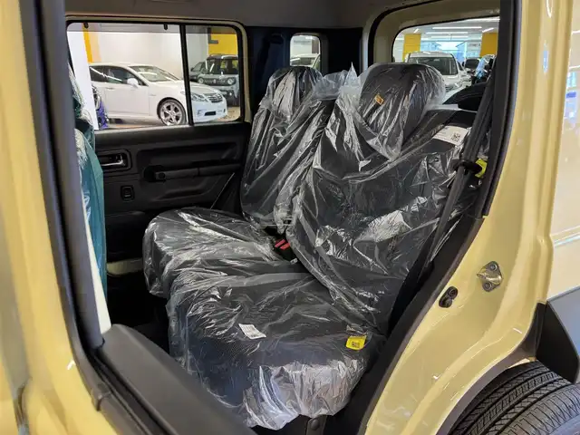 スズキ ジムニー ノマド FC 群馬県 2025(令7)年 0.1千km ベージュ 安全装備/・衝突軽減ブレーキ/・クルーズコントロール/・リアコーナーセンサー/・オートライト/・オートハイビーム/・LEDヘッドライト/・フォグランプ/・前席シートヒーター/・ダウンヒルアシスト/・4WD/・純正フロアマット/・純正ドアバイザー/・プッシュスタート/・スマートキー