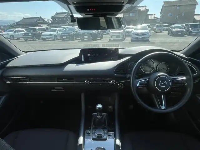 マツダ マツダ３ファストバック 20S ツーリング 熊本県 2024(令6)年 2万km ディープクリスタルブルーマイカ 純正ナビ/・AM/FM/USB/BT/HDMI/・アンドロイドオート/アップルカープレイ/・フルセグTV/全方位カメラ/レーダークルーズコントロール/ブラインドスポットモニター/ヘッドアップディスプレイ/スマートブレーキサポート/ハイビームコントロールシステム/レーンキープアシスト/前後ドライブレコーダー/D席メモリ付きパワーシート/前席シートヒーター/革巻きステアリング/ステアリングスイッチ/ステアリングヒーター/電動パーキングブレーキ/オートホールドブレーキ/アイドリングストップ/ETC/純正フロアマット/純正アルミホイール