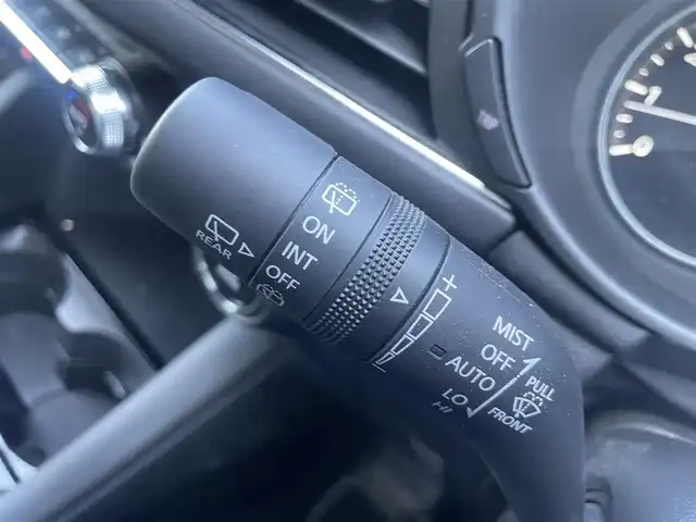 マツダ マツダ３ファストバック 20S ツーリング 熊本県 2024(令6)年 2万km ディープクリスタルブルーマイカ 純正ナビ/・AM/FM/USB/BT/HDMI/・アンドロイドオート/アップルカープレイ/・フルセグTV/全方位カメラ/レーダークルーズコントロール/ブラインドスポットモニター/ヘッドアップディスプレイ/スマートブレーキサポート/ハイビームコントロールシステム/レーンキープアシスト/前後ドライブレコーダー/D席メモリ付きパワーシート/前席シートヒーター/革巻きステアリング/ステアリングスイッチ/ステアリングヒーター/電動パーキングブレーキ/オートホールドブレーキ/アイドリングストップ/ETC/純正フロアマット/純正アルミホイール