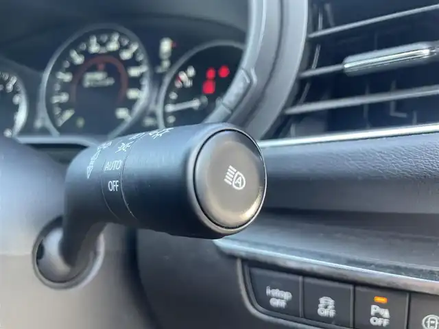 マツダ マツダ３ファストバック 20S ツーリング 熊本県 2024(令6)年 2万km ディープクリスタルブルーマイカ 純正ナビ/・AM/FM/USB/BT/HDMI/・アンドロイドオート/アップルカープレイ/・フルセグTV/全方位カメラ/レーダークルーズコントロール/ブラインドスポットモニター/ヘッドアップディスプレイ/スマートブレーキサポート/ハイビームコントロールシステム/レーンキープアシスト/前後ドライブレコーダー/D席メモリ付きパワーシート/前席シートヒーター/革巻きステアリング/ステアリングスイッチ/ステアリングヒーター/電動パーキングブレーキ/オートホールドブレーキ/アイドリングストップ/ETC/純正フロアマット/純正アルミホイール