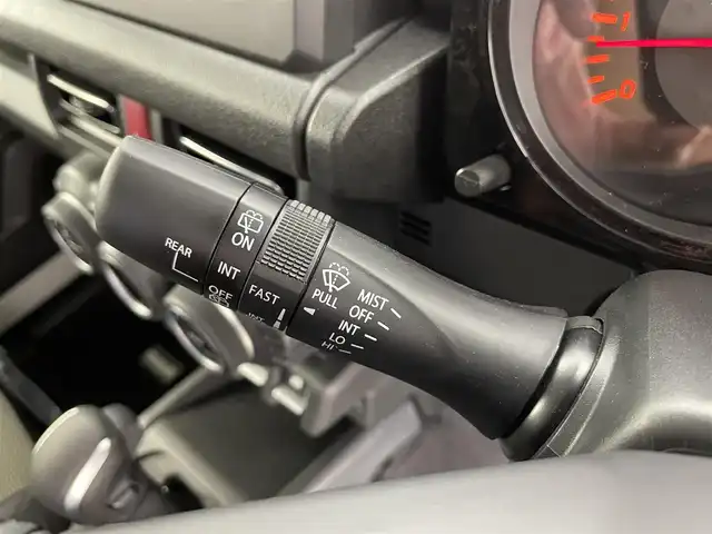 スズキ ジムニー ノマド FC 富山県 2025(令7)年 0.1千km アークティックホワイトパール デュアルカメラブレーキサポート/レーンキープアシスト/LEDヘッドライト/オートライト/前後コーナーセンサー/純正15インチアルミ/純正ドアバイザー/純正フロアマット/シートヒーター/スマートキー/プッシュスタート/４WD/レーダークルーズコントロール