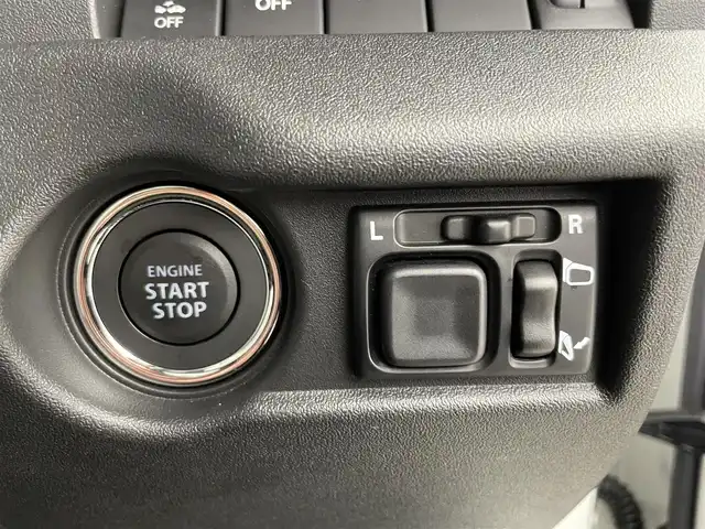 スズキ ジムニー ノマド FC 富山県 2025(令7)年 0.1千km アークティックホワイトパール デュアルカメラブレーキサポート/レーンキープアシスト/LEDヘッドライト/オートライト/前後コーナーセンサー/純正15インチアルミ/純正ドアバイザー/純正フロアマット/シートヒーター/スマートキー/プッシュスタート/４WD/レーダークルーズコントロール