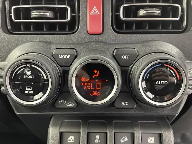 スズキ ジムニー ノマド FC 富山県 2025(令7)年 0.1千km アークティックホワイトパール デュアルカメラブレーキサポート/レーンキープアシスト/LEDヘッドライト/オートライト/前後コーナーセンサー/純正15インチアルミ/純正ドアバイザー/純正フロアマット/シートヒーター/スマートキー/プッシュスタート/４WD/レーダークルーズコントロール