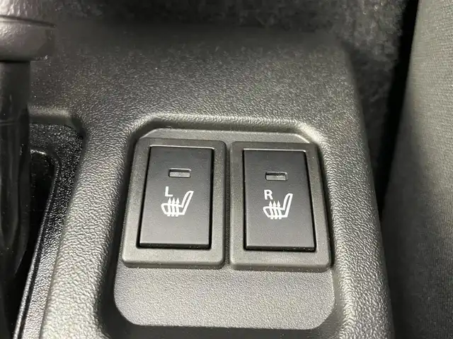 スズキ ジムニー ノマド FC 富山県 2025(令7)年 0.1千km アークティックホワイトパール デュアルカメラブレーキサポート/レーンキープアシスト/LEDヘッドライト/オートライト/前後コーナーセンサー/純正15インチアルミ/純正ドアバイザー/純正フロアマット/シートヒーター/スマートキー/プッシュスタート/４WD/レーダークルーズコントロール