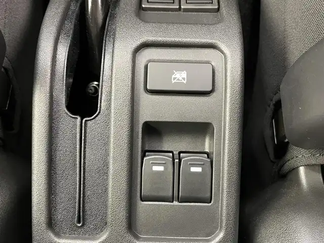 スズキ ジムニー ノマド FC 富山県 2025(令7)年 0.1千km アークティックホワイトパール デュアルカメラブレーキサポート/レーンキープアシスト/LEDヘッドライト/オートライト/前後コーナーセンサー/純正15インチアルミ/純正ドアバイザー/純正フロアマット/シートヒーター/スマートキー/プッシュスタート/４WD/レーダークルーズコントロール