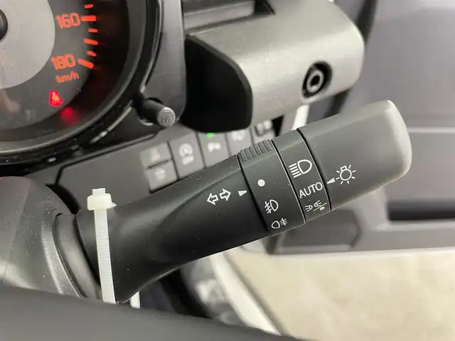 スズキ ジムニー ノマド FC 富山県 2025(令7)年 0.1千km アークティックホワイトパール デュアルカメラブレーキサポート/レーンキープアシスト/LEDヘッドライト/オートライト/前後コーナーセンサー/純正15インチアルミ/純正ドアバイザー/純正フロアマット/シートヒーター/スマートキー/プッシュスタート/４WD/レーダークルーズコントロール