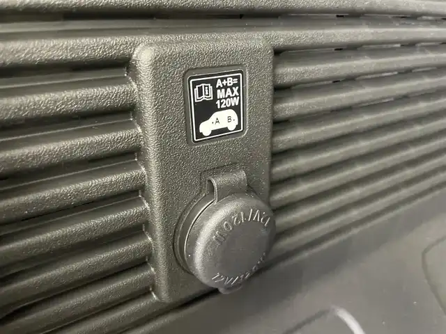 スズキ ジムニー ノマド FC 富山県 2025(令7)年 0.1千km アークティックホワイトパール デュアルカメラブレーキサポート/レーンキープアシスト/LEDヘッドライト/オートライト/前後コーナーセンサー/純正15インチアルミ/純正ドアバイザー/純正フロアマット/シートヒーター/スマートキー/プッシュスタート/４WD/レーダークルーズコントロール