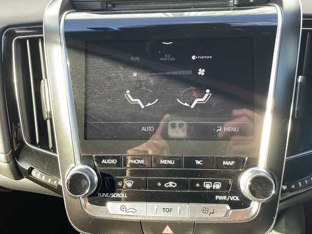 トヨタ クラウン ハイブリッド RS アドバンス 三重県 2018(平30)年 4.7万km ホワイトパールクリスタルシャイン 禁煙/純正ナビ/バックカメラ/前方ドラレコ/ETC2.0/デジタルインナーミラー/BSM/HUD/ステアヒーター/シートヒーター/パワーシート/メモリーシート/ハーフレザーシート/レーダークルーズコントロール/プリクラッシュ/革巻きステア/ステアスイッチ/LEDオートライト/オートハイビーム/電動格納ミラー