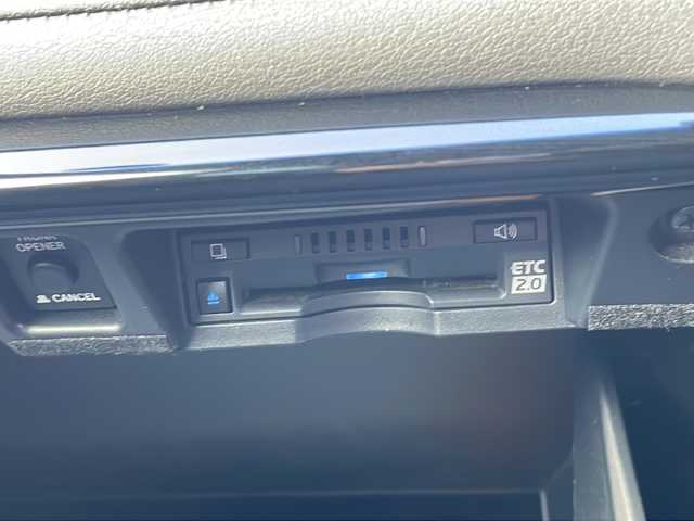 トヨタ クラウン ハイブリッド RS アドバンス 三重県 2018(平30)年 4.7万km ホワイトパールクリスタルシャイン 禁煙/純正ナビ/バックカメラ/前方ドラレコ/ETC2.0/デジタルインナーミラー/BSM/HUD/ステアヒーター/シートヒーター/パワーシート/メモリーシート/ハーフレザーシート/レーダークルーズコントロール/プリクラッシュ/革巻きステア/ステアスイッチ/LEDオートライト/オートハイビーム/電動格納ミラー