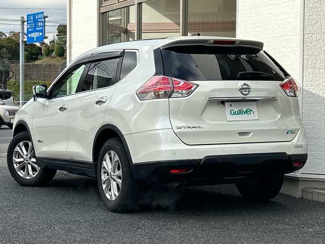 日産 エクストレイル ハイブリッド 20X エマージェンシーブレーキ 神奈川県 2015(平27)年 6.8万km ブリリアントホワイトパール ワンオーナー/社外SDナビ/　Bluetooth/CD/DVD/USB/フルセグTV/バックカメラ/4WD/ダウンヒルアシストコントロール/エマージェンシーブレーキ/車線逸脱警報/横滑り防止装置/純正17インチAW/純正フロアマット/LEDヘッドライト/オートライト/運転席・助手席シートヒーター/取扱説明書/保証書/スペアキー