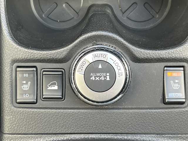 日産 エクストレイル ハイブリッド 20X エマージェンシーブレーキ 神奈川県 2015(平27)年 6.8万km ブリリアントホワイトパール ワンオーナー/社外SDナビ/　Bluetooth/CD/DVD/USB/フルセグTV/バックカメラ/4WD/ダウンヒルアシストコントロール/エマージェンシーブレーキ/車線逸脱警報/横滑り防止装置/純正17インチAW/純正フロアマット/LEDヘッドライト/オートライト/運転席・助手席シートヒーター/取扱説明書/保証書/スペアキー