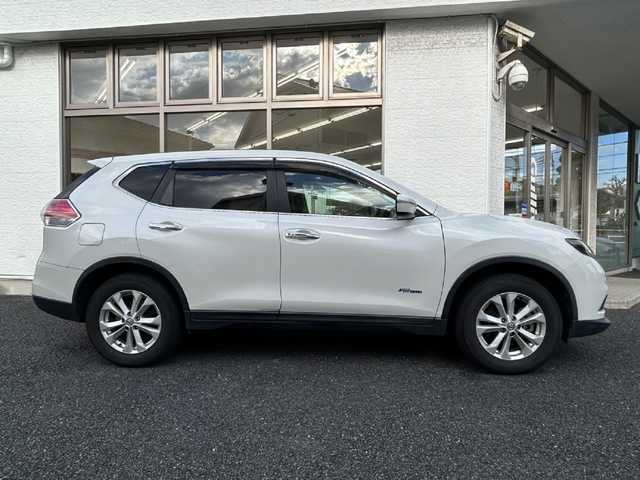 日産 エクストレイル ハイブリッド 20X エマージェンシーブレーキ 神奈川県 2015(平27)年 6.8万km ブリリアントホワイトパール ワンオーナー/社外SDナビ/　Bluetooth/CD/DVD/USB/フルセグTV/バックカメラ/4WD/ダウンヒルアシストコントロール/エマージェンシーブレーキ/車線逸脱警報/横滑り防止装置/純正17インチAW/純正フロアマット/LEDヘッドライト/オートライト/運転席・助手席シートヒーター/取扱説明書/保証書/スペアキー