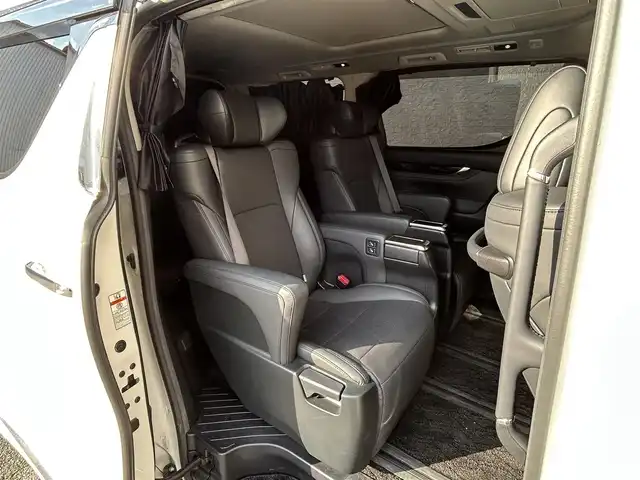 トヨタ アルファード S Cパッケージ 大阪府 2021(令3)年 2.7万km ホワイトパールクリスタルシャイン ワンオーナー/モデリスタ エアロ/JBLメーカーオプションナビ/フルセグTV CD DVD BT HDMI/全方位カメラ/Wサンルーフ/黒革シート/冷暖エアシート/パワーシート/デジタルインナーミラー/前後ドラレコ/ビルトイン2.0ETC/シーケンシャルウィンカー/両側パワースライドドア/パワーバックドア/衝突被害軽減ブレーキ/レーダークルーズコントロール/レーンアシスト/ブラインドスポットモニタ/オートマチックハイビーム/三眼LEDオートヘッドライト/フォグライト/パーキングアシスト/AC100V電源/ステアリングヒーター/W サイド カーテン ニー エアバッグ/禁煙車