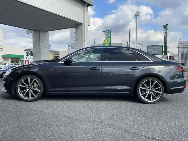 アウディ Ａ４ 2.0TFSIクワトロ タキシードスタイル 奈良県 2018(平30)年 4.6万km マンハッタングレーメタリック メーカーナビ /(BT/CD/SD/FM/AM)/バックカメラ /地デジ /パーキングアシスト/クリアランスソナー /クルーズコントロール /BSM /黒レザーシート /パワーシート /シートヒーター /ビルトインETC /前後ドライブレコーダー /パドルシフト