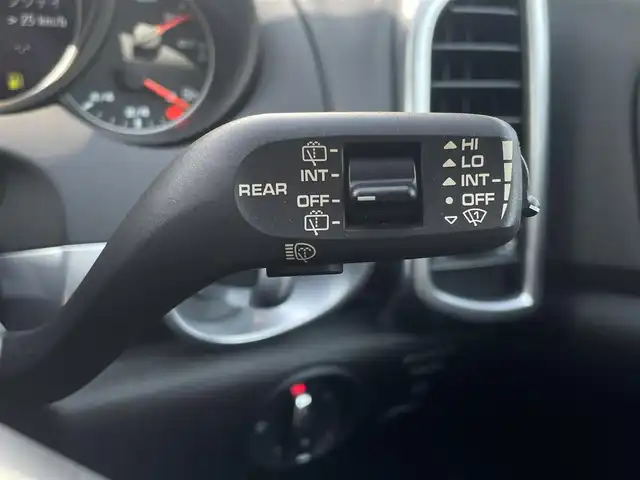 ポルシェ カイエン プラチナエディション 東京都 2018(平30)年 5.9万km 黒 純正ナビゲーション/・Bluetooth /・AM/FM/・CD/・DVD/バックカメラ/・サイドカメラ/クレストエンボス加工ヘッドレスト/純正２１インチカレラ911オプションホイール/ETC/アルカンターラハーフレザーシート/・D/N席パワーシート /・D/N席シートヒーター /パワーバックドア/クルーズコントロール/デフロック/LEDヘッドライト/・オートライト/社外スピードクロノ風装飾/ウィンカーミラー