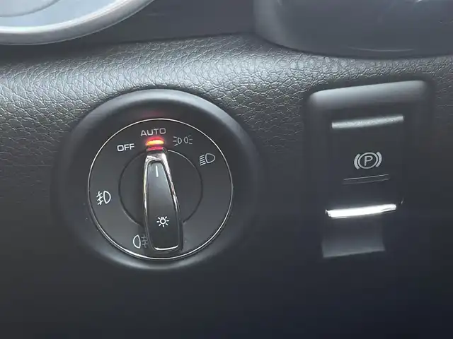 ポルシェ カイエン プラチナエディション 東京都 2018(平30)年 5.9万km 黒 純正ナビゲーション/・Bluetooth /・AM/FM/・CD/・DVD/バックカメラ/・サイドカメラ/クレストエンボス加工ヘッドレスト/純正２１インチカレラ911オプションホイール/ETC/アルカンターラハーフレザーシート/・D/N席パワーシート /・D/N席シートヒーター /パワーバックドア/クルーズコントロール/デフロック/LEDヘッドライト/・オートライト/社外スピードクロノ風装飾/ウィンカーミラー