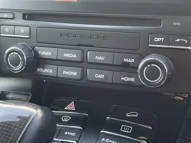 ポルシェ カイエン プラチナエディション 東京都 2018(平30)年 5.9万km 黒 純正ナビゲーション/・Bluetooth /・AM/FM/・CD/・DVD/バックカメラ/・サイドカメラ/クレストエンボス加工ヘッドレスト/純正２１インチカレラ911オプションホイール/ETC/アルカンターラハーフレザーシート/・D/N席パワーシート /・D/N席シートヒーター /パワーバックドア/クルーズコントロール/デフロック/LEDヘッドライト/・オートライト/社外スピードクロノ風装飾/ウィンカーミラー