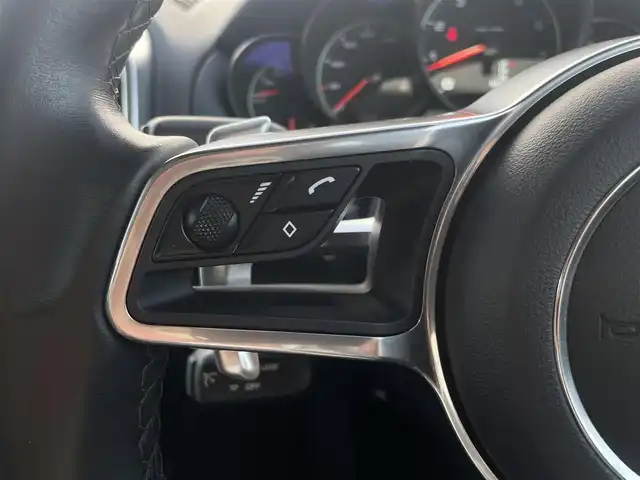 ポルシェ カイエン プラチナエディション 東京都 2018(平30)年 5.9万km 黒 純正ナビゲーション/・Bluetooth /・AM/FM/・CD/・DVD/バックカメラ/・サイドカメラ/クレストエンボス加工ヘッドレスト/純正２１インチカレラ911オプションホイール/ETC/アルカンターラハーフレザーシート/・D/N席パワーシート /・D/N席シートヒーター /パワーバックドア/クルーズコントロール/デフロック/LEDヘッドライト/・オートライト/社外スピードクロノ風装飾/ウィンカーミラー