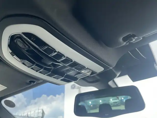 ポルシェ カイエン プラチナエディション 東京都 2018(平30)年 5.9万km 黒 純正ナビゲーション/・Bluetooth /・AM/FM/・CD/・DVD/バックカメラ/・サイドカメラ/クレストエンボス加工ヘッドレスト/純正２１インチカレラ911オプションホイール/ETC/アルカンターラハーフレザーシート/・D/N席パワーシート /・D/N席シートヒーター /パワーバックドア/クルーズコントロール/デフロック/LEDヘッドライト/・オートライト/社外スピードクロノ風装飾/ウィンカーミラー